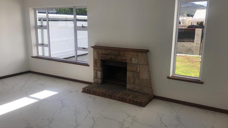 To Let 3 Bedroom Property for Rent in Fish Hoek Western Cape